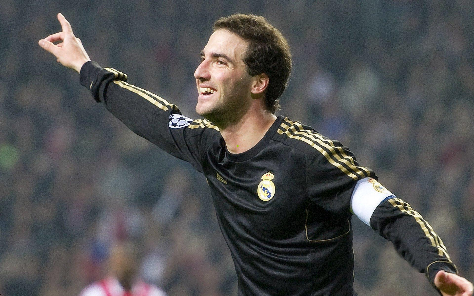 突发停赛打乱部署，穆斯卡特变阵奇招率队逆转胜