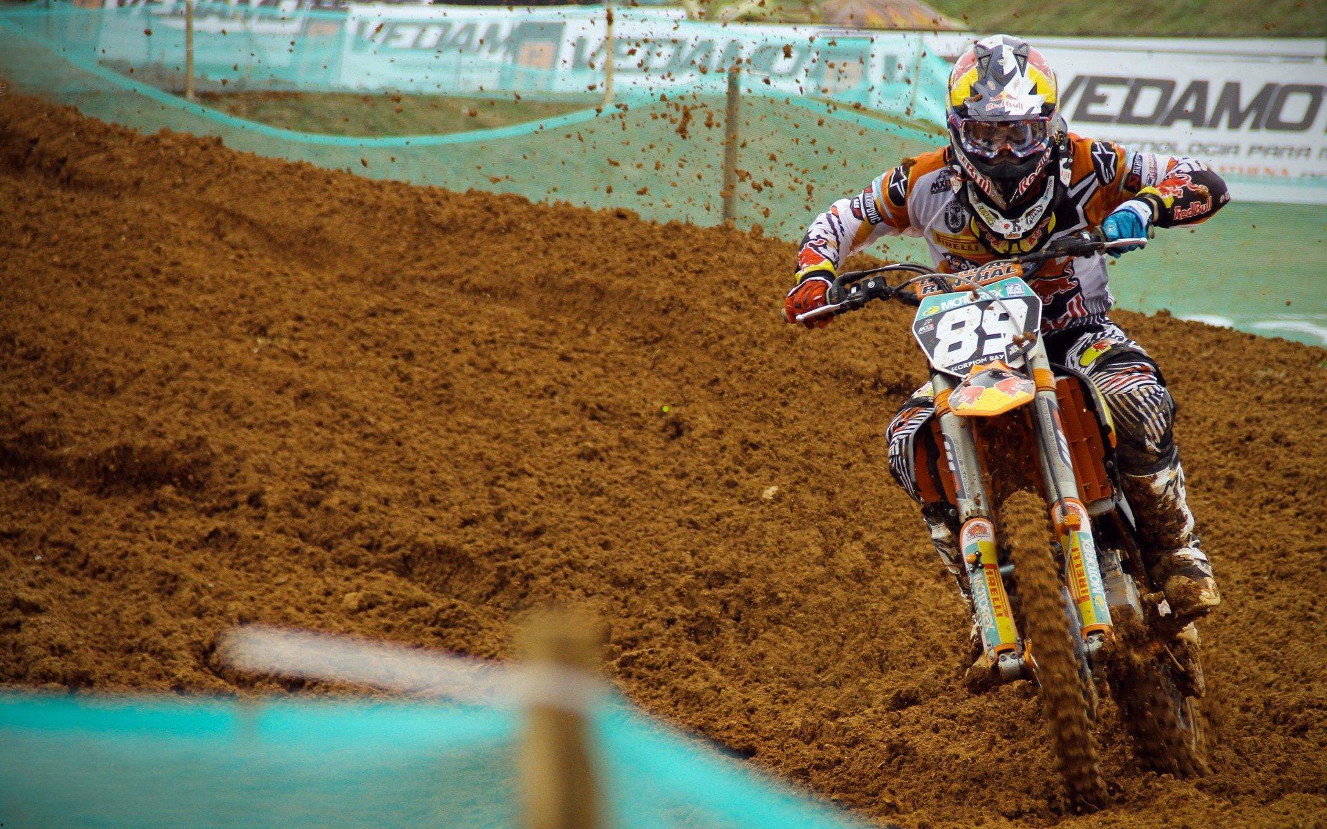 开云体验：国足进攻三叉戟短暂闪耀后沉寂，王牌归来却难破门，零进球尴尬笼罩赛场