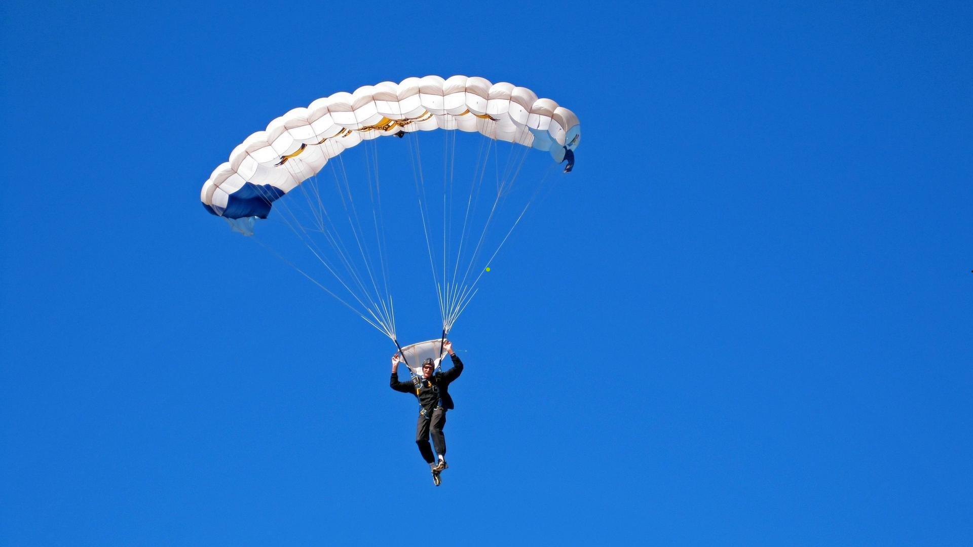 中超联赛,十人沧州雄狮顽强扳平,罗马里奥救主,武汉三镇1-1憾平延续13轮不胜尴尬纪录
