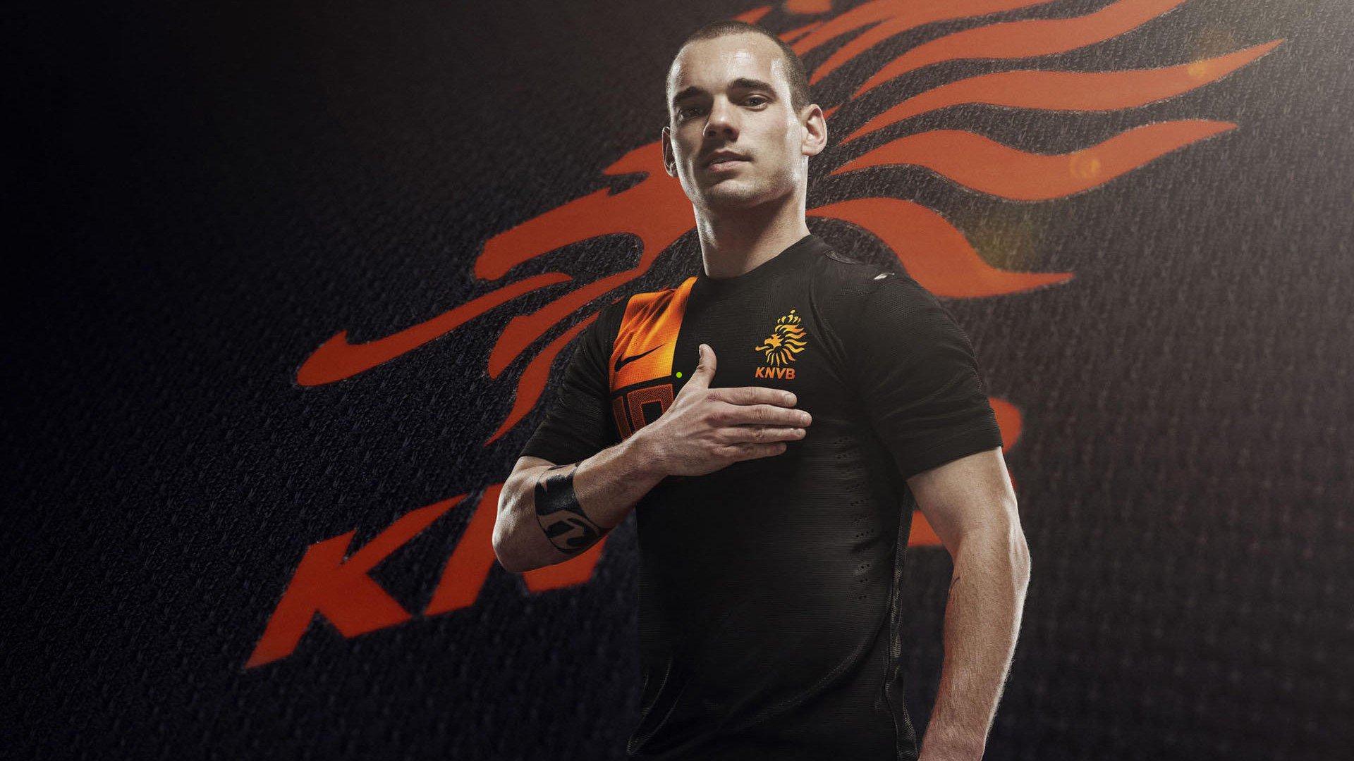 伊涅斯塔深情回望，绿茵岁月永存心间，巴萨生涯中哈维成每日必修课